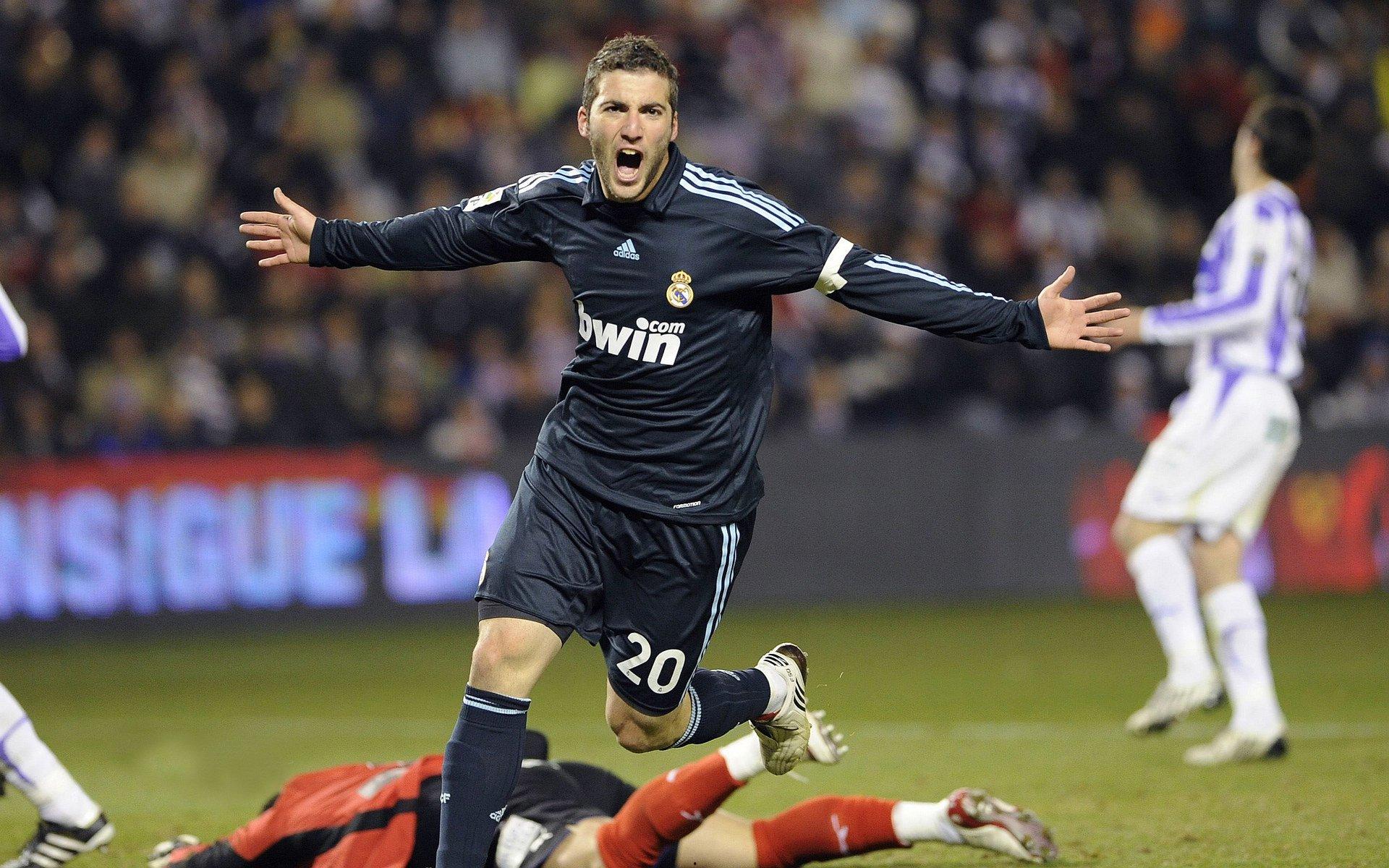 热刺旧将回忆交锋C罗，他或可战至45岁，白鹿巷首秀即是巅峰对决